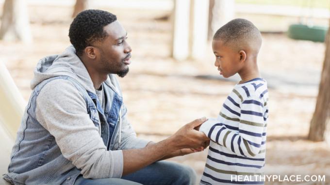 Wie man ein Kind diszipliniert, ohne es zu schlagen oder zu schreien, ist ein häufiges Anliegen der Eltern. Erfahren Sie auf HealthyPlace, warum sie schädlich sind und welche Techniken sie verwenden sollen.