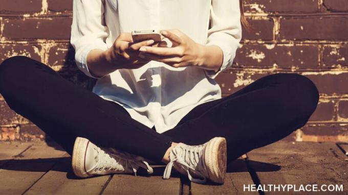 Textzeilen zur Krise der psychischen Gesundheit haben Vorteile gegenüber Telefongesprächen, wenn Sie sprechen müssen. Betrachten Sie diese drei Textzeilenvorteile der Krise der geistigen Gesundheit.