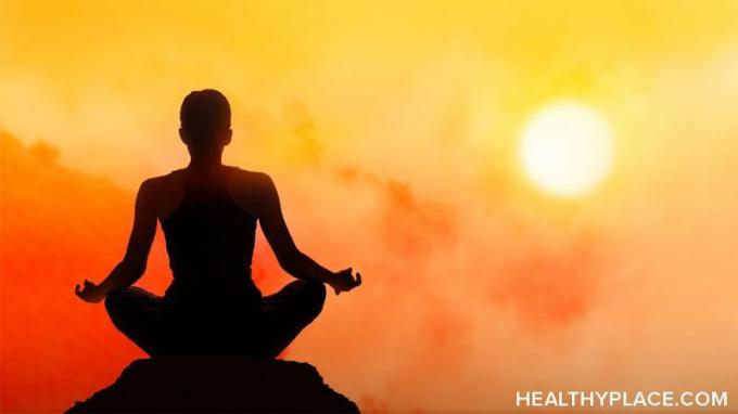 Eine Meditation zur Entspannung durch Ihre ängstlichen Gedanken ist nützlich, wenn die CBT-Techniken versagen. Versuchen Sie diese Meditation ohne Urteil, um sich zu entspannen, wenn Sie ängstlich sind.