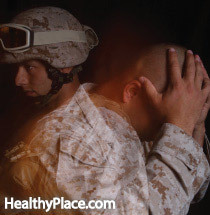PTSD wird oft von Militärangehörigen erlitten, aber kampfbedingte PTSD sind nicht die einzigen. Andere Menschen leiden an Traumata und PTBS.