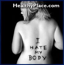 Warum sind so viele Frauen mit ihrem Körper unzufrieden? Die Gründe sind vielfältig und komplex. Lies hier.