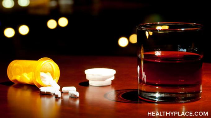 Opioide und Alkohol sind eine gefährliche Kombination. Entdecken Sie, warum das Mischen von Opioiden und Alkohol Sie wirklich durcheinander bringen und sogar töten kann. Details zu HealthyPlace.