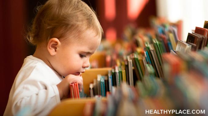 Lernschwierigkeiten bei Kindern können früh auftauchen. Auf HealthyPlace erhalten Sie vertrauenswürdige Informationen zu den ersten Anzeichen von Lernschwierigkeiten bei Kindern.