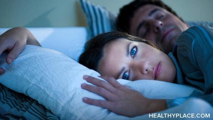 Schlafstörungen sind im Kampf gegen PTBS allzu häufig. Erfahren Sie mehr über die Bekämpfung von PTBS-Schlafstörungen und deren Behandlung.