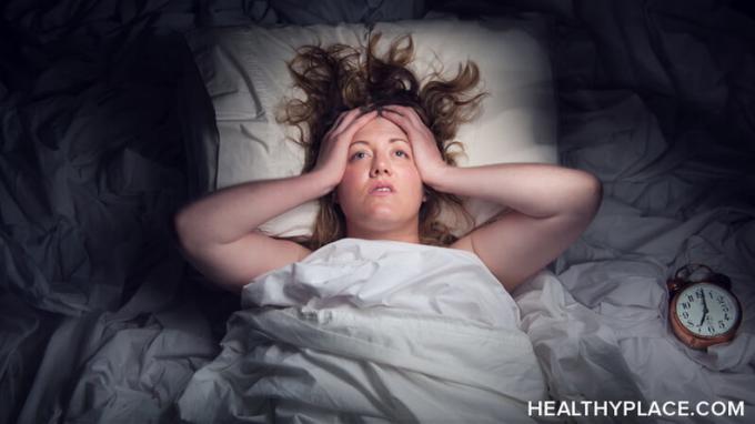 Angst hat eine gestörte Beziehung zum Schlaf. Hier ist, warum das passiert und wie Sie die Beziehung zwischen Angst und Schlaf reparieren können.