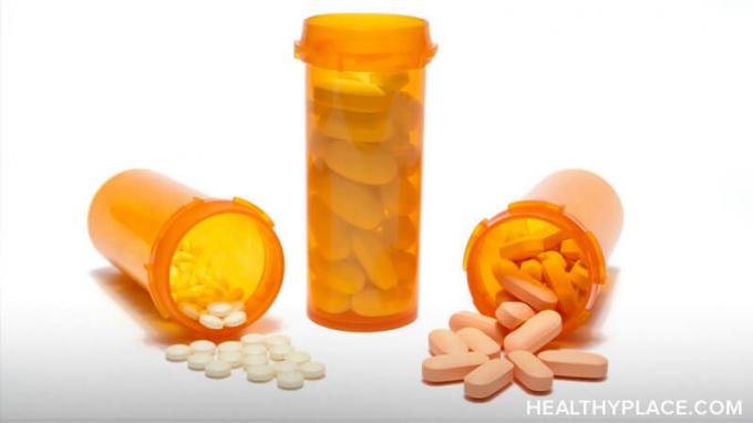 Opioide vs. Opiate. Was ist der Unterschied zwischen Opioiden und Opiate? Holen Sie sich die Antwort auf HealthyPlace.
