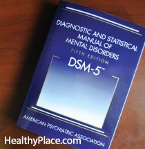 Es gibt vier PTBS-Symptomtypen in der DSM. Fehlen jedoch PTBS-Symptome in der DSM-5? Überprüfen Sie zusätzliche Symptome Menschen mit PTBS-Erfahrung.