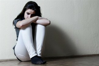 Wenn eine Depression Sie unerwartet trifft, werden Sie möglicherweise frustriert, wenn Sie versuchen, den Drang zur Selbstverletzung zu verdrängen und den Grund für die Depression zu finden. 