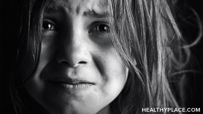 Psychischer Missbrauch eines Kindes kann dauerhaft negative psychiatrische Auswirkungen haben. Erfahren Sie mehr über die Arten und Symptome von psychischem Missbrauch.